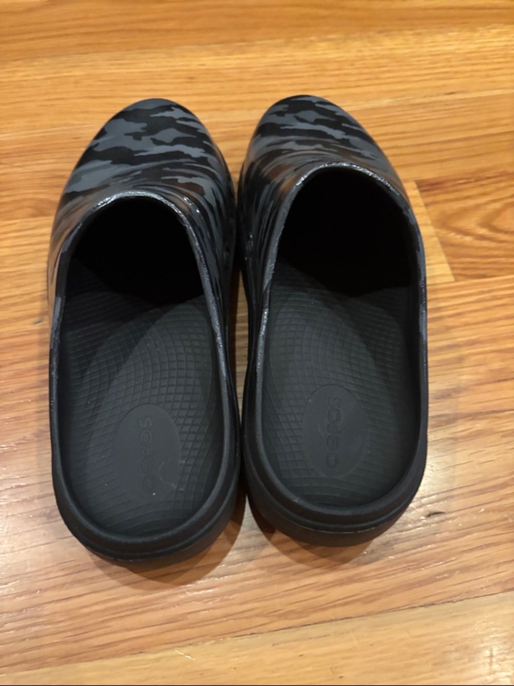 OOFOS Black & Gray Camo Women's Clog - Picture 2 of 6